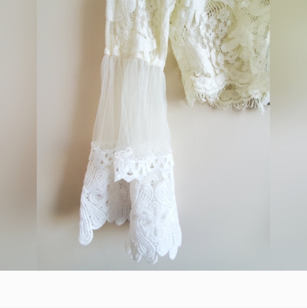 Lace Crop Top with Tulle Bell Sleeves Chelsea size small  like new without tag - Picture 2 of 12